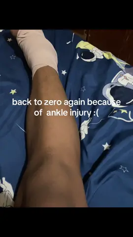 kung kailan mas tumatapang at mas nagkakaroon ng kumpyansa tsaka pa nagkaroon ng problema sa paa. sana gumaling na to :( #volleyball #fyp 