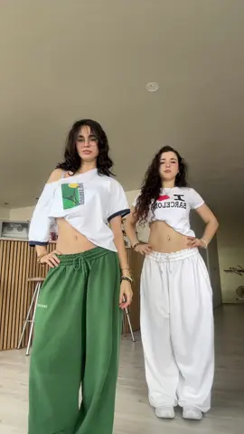 with my twin @kelly<3 //dc: @ck2x_  #dancer #dancetrend2025 #fürdich #fyp #dancechallenge #choreography 