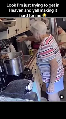 LORD I was not laughing 😭 #funnyvideos #jesuswatchingyou #fyp #grandmom #cook #laugh 
