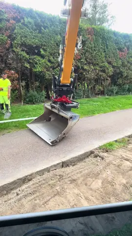 #sverige #liebherrfamily #liebherrsverige #liebherr #construction #rototiltsverige #tiltrotator #sweden #grävmaskin #heavyequipment #rototilt #videoviralitiktok #bagger #excavatorsweden #excavator #mittxaluminiumproffset #TikTokLIVE #viralvideos #machine #LIVE 