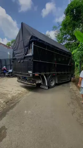 🍂 . . . #storysupirtruk #fyp #cctv_truck_indonesia #drivermuda #gigambois #truktampanoficial #selindagarage 