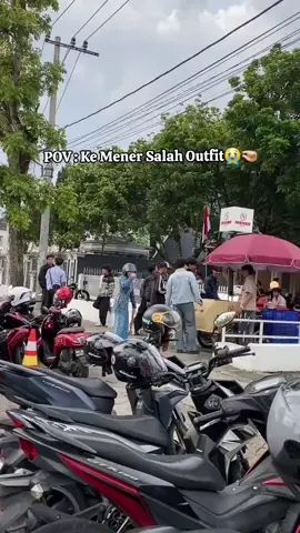 Btw yang nge video in juga salah Outfit ygy 😭👊🏻 #mener #outfitkalcer #bukittinggi #bukittinggivlog #fyp 