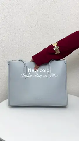 Totebag favorite kamu punya warna baru🩵🫐 Cocok dipakai kerja ataupun kuliah, muat laptop sampai 14inch ya🫶🏻 #GajianSale #PromoGuncang88 #WIBGAJIAN #jimshoney #taswanita #tasjimshoney #sashabag 