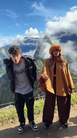 En machu picchu 😍📍 #machupicchu  #emikukis @GlogloKing 