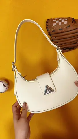 When minimal design meets timeless elegance 🤍 This crescent-shaped shoulder bag is the definition of effortless chic. Style it up or keep it casual — this is your new everyday go-to. #justmet #justmetbag #begperempuan #womenbags #OOTD #begwanita #handbagmalaysia #tiktokmalaysia #whatsinmybag #bagmalaysiacantik #bagcollection #bagcollection #bagmalaysia 