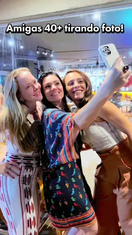 Quando as amigas 40+ se encontram e amam fazer uma selfie! 🤣🤣🤣 Como está seu 40+?  