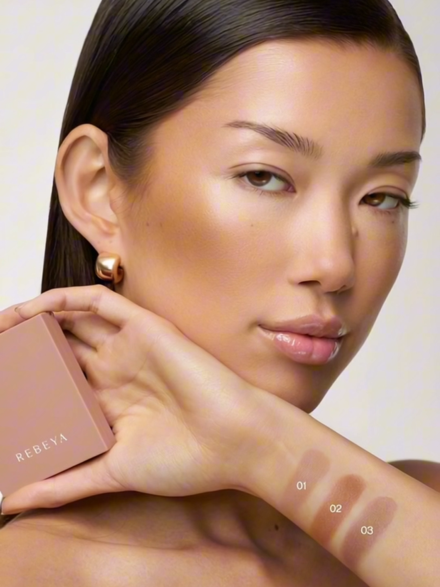 Halo Libre, il bronzer matte che scolpisce e riscalda l’incarnato con naturalezza. Texture setosa, coprenza modulabile. Per un viso naturalmente definito. #rebeya#beauty#makeup#beautylibre