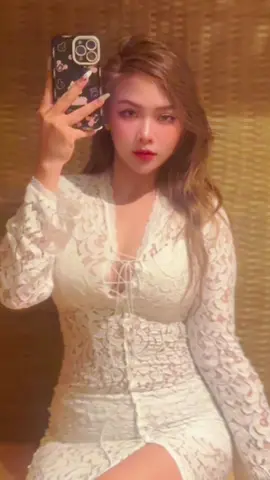 # phụ nữ luôn nở nụ cười và nét mặt luôn vui vẻ sở hữu nét đẹp riêng bất kể cô ấy mặc trang phục gì.🤣