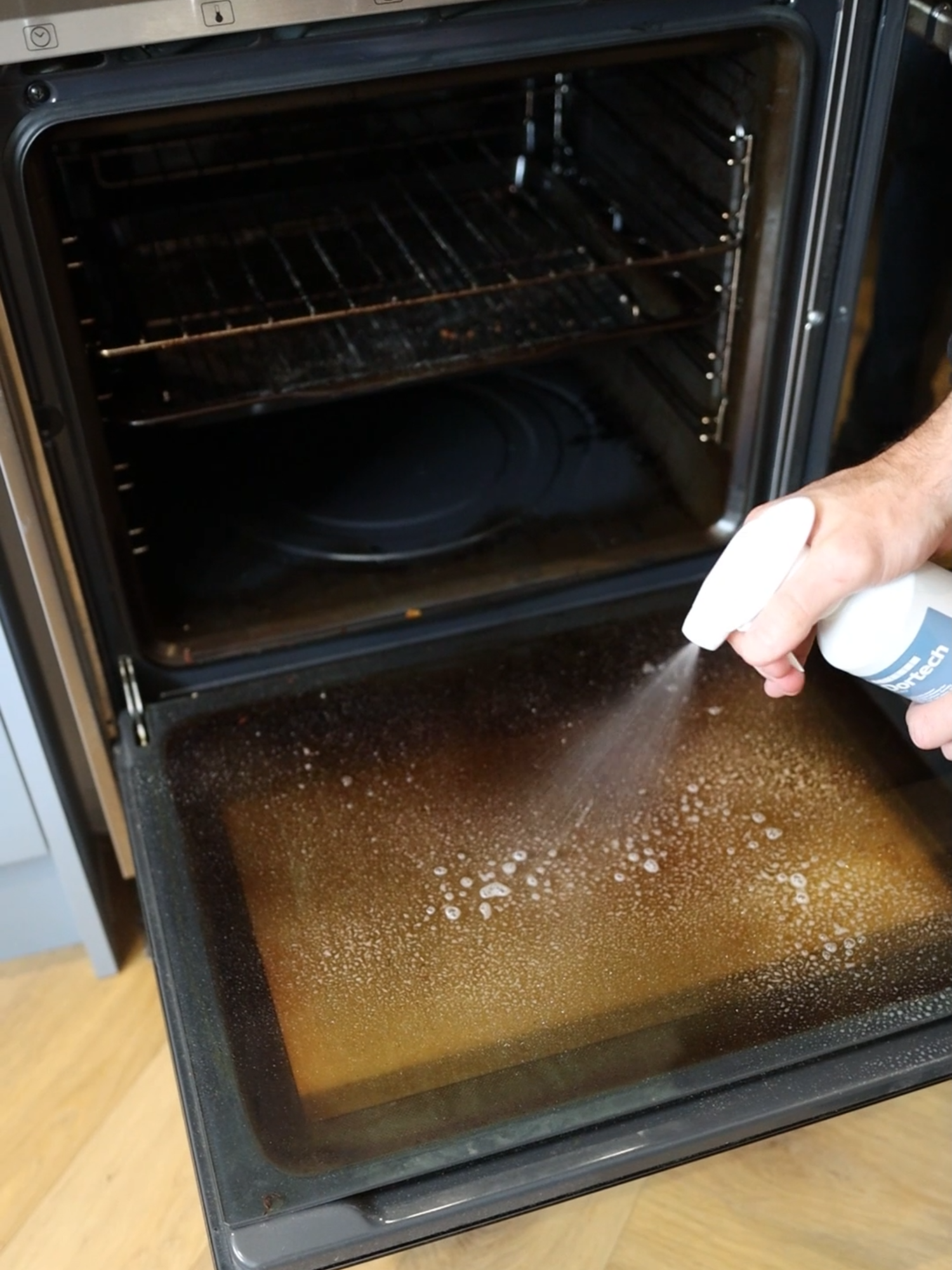 Heavy Duty Oven Degreaser – removes tough grease from ovens and grills. . . #OvenClean #KitchenCleaning #Degreaser #CleanTokUK #UKCleaning #DortechDirect #HomeCleaning #DeepClean