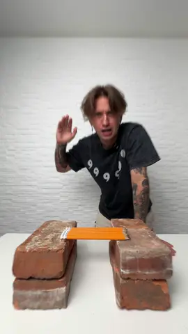 [Reklama] Ile ołówków złamie gołą ręką? #goong #buldog #reklama 