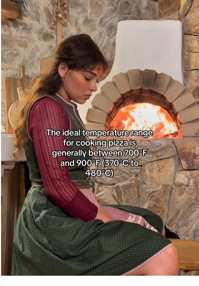 🔥 Yes, this is hot enough! Many times I say this when in fact you have to wait, the wood oven needs to be heated much hotter. The type of pizza you want to make must also be taken into account. For a wood-fired pizza oven, the ideal temperature range for cooking pizza is generally between 700°F and 900°F (370°C to 480°C). This high temperature is crucial for achieving a crispy crust and properly cooked toppings in a short amount of time.  For example: • Neapolitan Pizza: Requires the highest temperatures, typically 800°F to 900°F (427°C to 482°C).  • New York Style Pizza: Can be cooked at a slightly lower temperature, around 700°F to 750°F (370°C to 400°C).  • Thin-Crust Pizza: Can be cooked at the lower end of the range, around 650°F to 700°F (343°C to 370°C).  • Chicago Deep-Dish Pizza: Requires a much lower temperature, typically 425°F to 450°F (220°C to 230°C).   When using a wood-fired oven, it’s important to remember that the temperature can fluctuate, so it’s helpful to have a thermometer to monitor the heat. In some situations, pushing the wood to the back of the oven to maintain a consistent temperature.