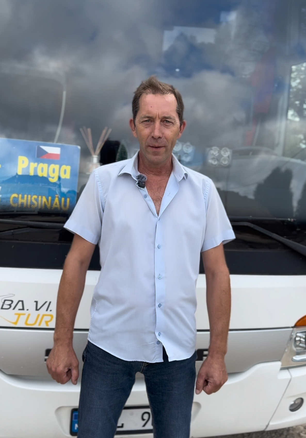 Știm că fiecare pasager își dorește o călătorie confortabilă, sigură și fără griji. 🚍 Vrei să ajungi la timp? – Conducem responsabil și respectăm programul. ☕ Vrei să te relaxezi pe drum? – Avem gustări, ceai, cafea și apă mereu pregătite. 💺 Vrei confort? – Scaune spațioase, aer condiționat și tot ce ai nevoie pentru drum. 🛡 Vrei siguranță? – Asigurare medicală inclusă pentru liniștea ta. Noi nu doar te ducem la destinație, ci ne străduim să îți îndeplinim fiecare dorință pe parcursul călătoriei. 📞 Rezervă acum locul tău: 🇲🇩 +373 683 95 373 🇩🇪 +49 176 7450 1707 🇨🇿 +420 777 422 938 #bavitur #transportdepasageri #transportgermania #cehia #transportcehia #transportdecolete 