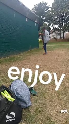 #sologoalkeepertraining #goalkeepertraining #gkunion #football #fypp #uktiktok #goalkeeper 