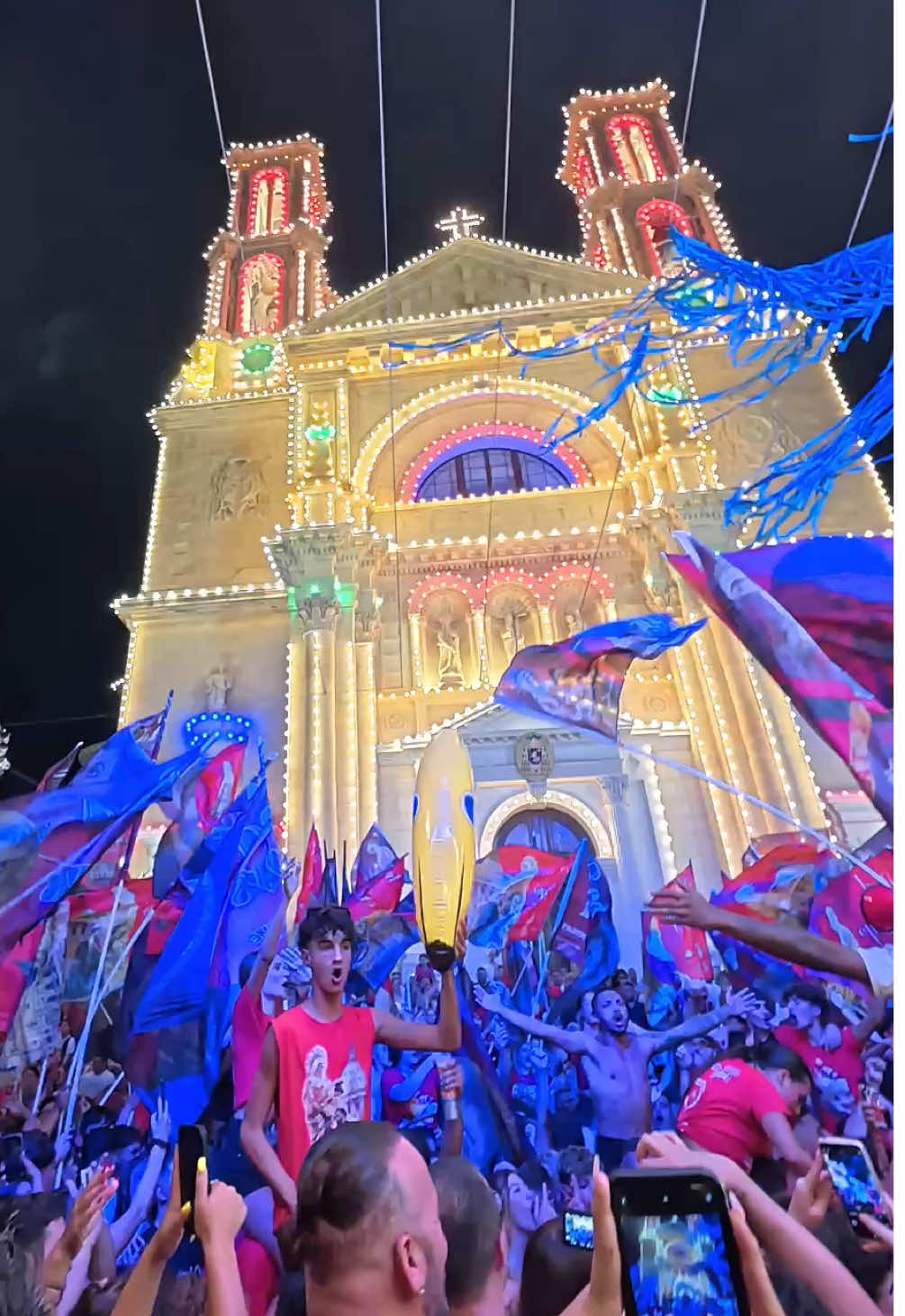 🎆 Ħamrun Festa — Friday night was pure magic! From the moment the streets lit up, Ħamrun was alive with music, colour, and tradition. The air was filled with the sound of marching bands, church bells, and the crackle of fireworks lighting up the night sky. Locals and visitors packed every corner, waving flags, singing, and celebrating like only Ħamrun knows how. 🇲🇹❤️ If you’ve never experienced the heart and soul of this festa, you’re missing one of Malta’s most passionate celebrations. Were you part of the crowd on Friday? 👇✨ #SkyViewMalta #VisitMalta #HamrunFesta #Hamrun #MaltaTradition #FestaVibes #MaltaCulture
