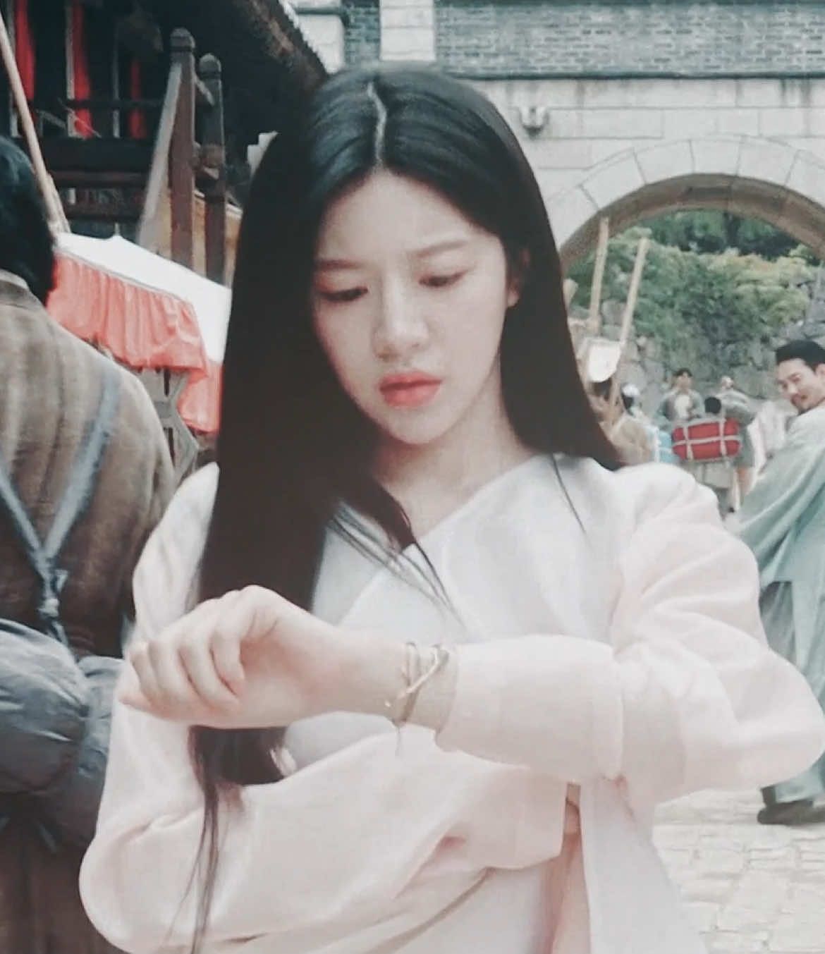 #NAKSU / #CHOYEONG Looked better without zooms x Hope you guys can see the vision.. ❤️ cc: sat6rns (ghoul) scp: xkdramapacks, luverclips (ig) #alchemyofsouls #goyounjung #jinbuyeon #kdramaedit #goyounjungedit go younjung edit alchemy of souls cho yeong jin buyeon naksu 