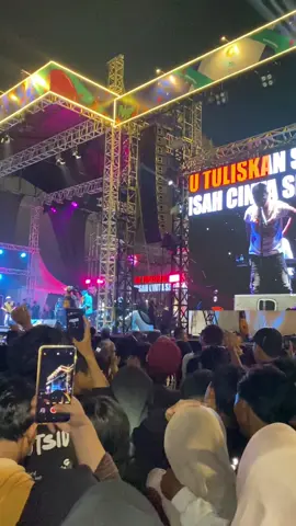 asek bener konser mlm ini 🤙🏻#kangenband #konsermusik #serangfair2025 #serangbanten #stadion #fyp 