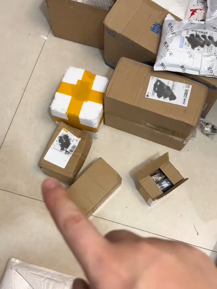 拆快递党狂喜！便携陶瓷拆箱刀自带自动回弹，磁吸设计随取随放，防粘刀面不粘胶带，直角开箱超精准，安全又顺手～ #拆箱神器 #陶瓷安全刀 #快递专用工具