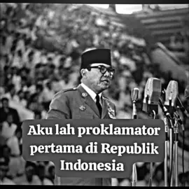 bapak HI NANI WARTABONE,adalah pahlawan Nasional yg berasal dari Gorontalo,dan beliau terkenal denggan 