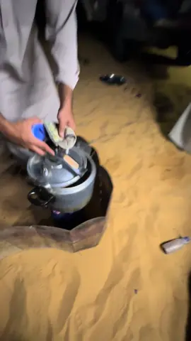 مساء الخير على الجميع ؛؛؛ عشانا يهجزه لنا حسين الله يبيض وجهة ومن معه ؛؛ ومعزبنا ابو زامل يشيك على الوضع 🧐 #مساء_الخير_للجميع___ #طلعة #كشتة #جلسه #سجه #بر #نفود_القصيم #غرازززز #عشاء #تصويري📸اكسبلوور 