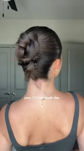 Slick back bun it is 🫡 #hairstyleinspo #hairtok #slickbackbun #slickback #mediumlengthhair #hairhack #thickhair 