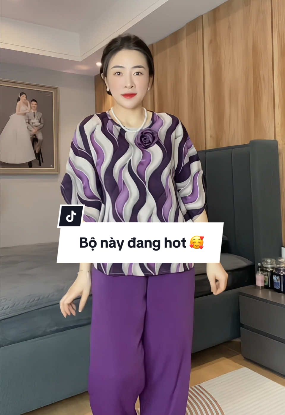 Bộ lụa tặng mẹ và bà, dáng áo cánh dơi che khuyết điểm cho mẹ tốt, lụa mango co giãn, mềm nhẹ nên mẹ mặc sẽ thoáng, dễ chịu ❤️ #thoitrangtrungnien #boluatrungnien 