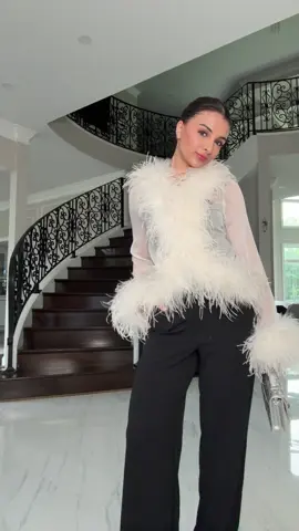 The shirt is the moment 😍😍😍🤌🏽 #feathershirt #ostrichfeathers #fashion #OOTD #ootn #vacationoutfits #modestfashion #modestoutfits #manoloblahnik #laceheels #goingoutoutfit #theweeknd #afghan #shopzayee #zayee #mydiorminibag #silverdiorbag 