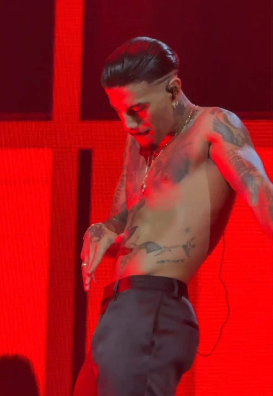 🔥🔥🔥 #rauwalejandro #rauw #rauwalejandrooficial #rauwalejandroworldtour #rauwalejandroconcert #rauwalejandrofans #rauwfans #rauwalejandrotv #rosalia #viral #parati #fyp #puertorico #cantante #explore #rauwalejandro🎤 #rauwliers 