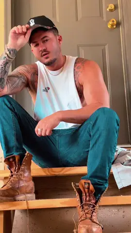 What color eyes you have tho? #fyp #viral #saturday #tiktok 