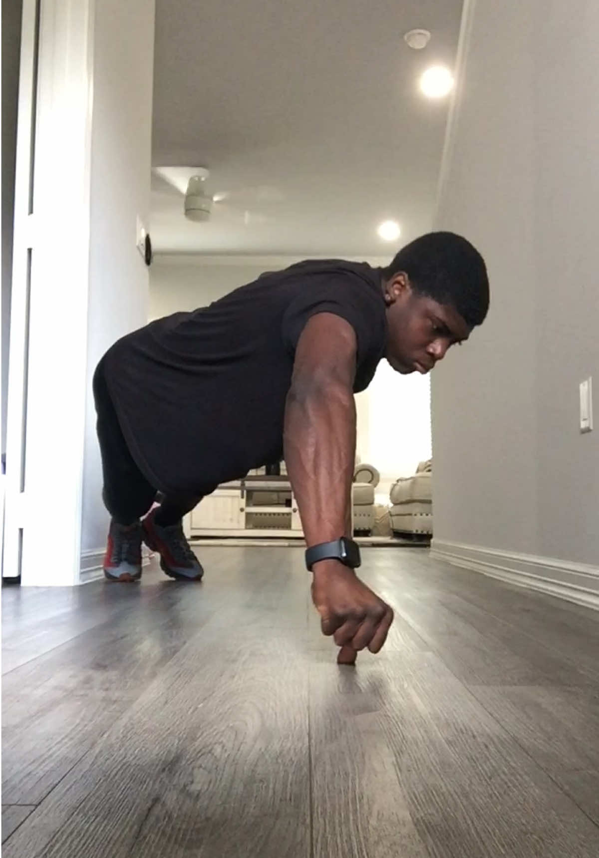 THE perfect one thumb one arm Pushup #pushup #pushupchallenge #workout #calisthenics #Fitness 