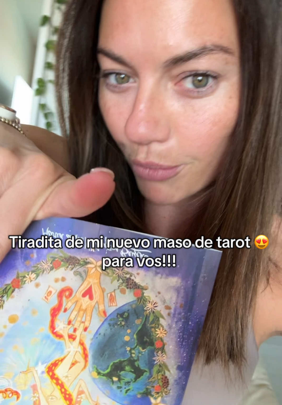 Tiradiiita de tarooooot 😍 amo usar las cartas de oráculos, son como mensajitos claves que te ayudan a entender diferentes situaciones o darte otra perspectiva o simplemente mensajes de amor, siempre va a depender de TU INTENCIÓN ✨ yo las amo!!! Gracias Mary por este regaloooon! Lo ame 💘 