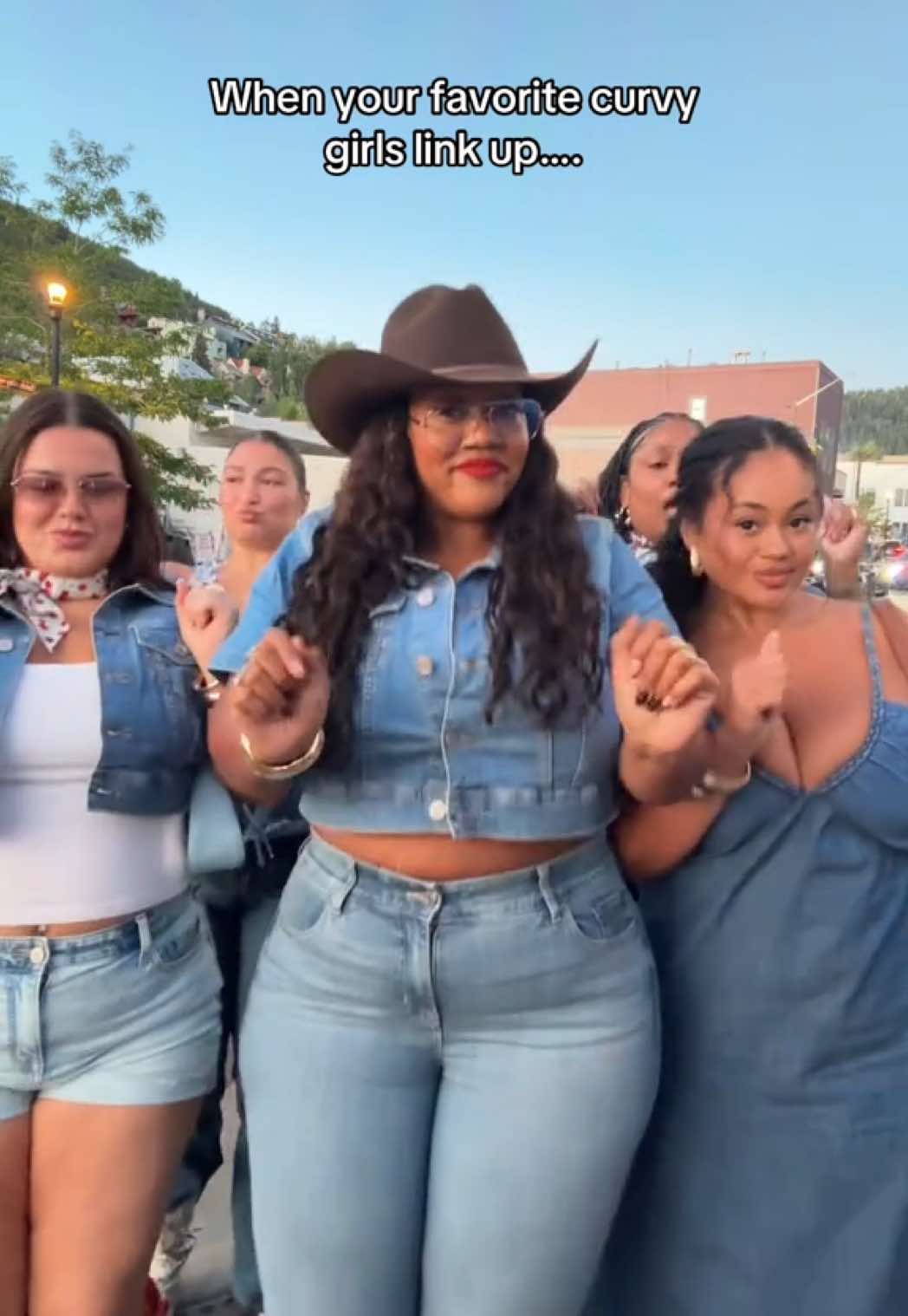 In Utah with the girl, wearing all @Torrid denim! #plussize #plussizefashion #plussizejeans 