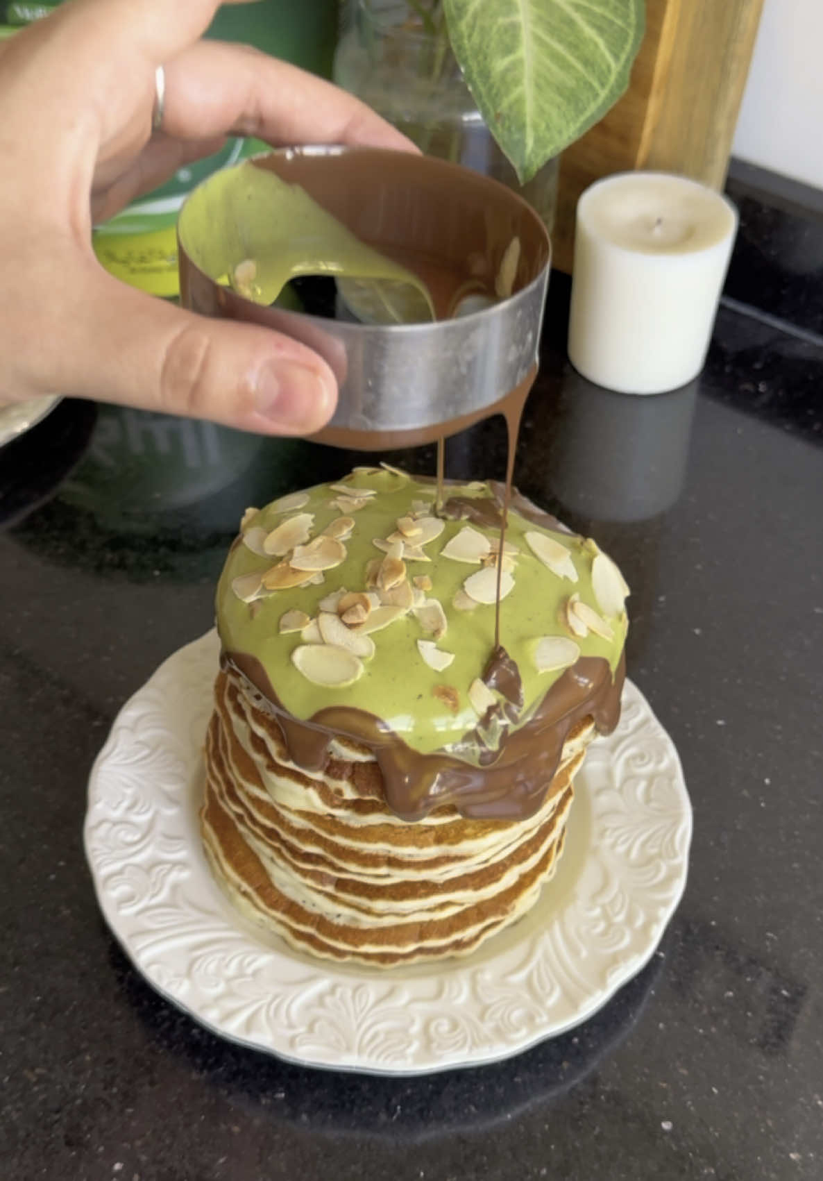 أنجح وصفة بانكيك رح تجربوها بمقادير بسيطة 😍 . . بيضتين / رشة ملح / ثلاث ملاعق ك سكر / ثلاث ملاعق ملاعق ك زيت / ملعقة فانيلا البركة / كاس ونص حليب / كاس ونص فرينة وكيس ونص خميرة حلويات . . . . . . . #بانكيك #بانكيك_ميني #حلويات_سهلة #pancakes #pancake #pancakeday #viralreels 