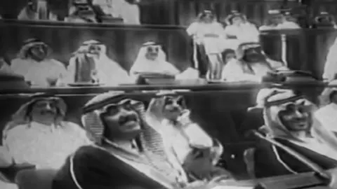 إلي خلٍ عجزت اقوى فراقه . ❤️