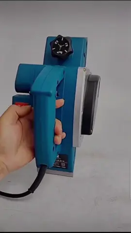 Plaina elétrica industrial 800w  Otima para seus dias de trabalho duro eu usei para arrumar minha porta da sala e você usaria pra que ? deixe ai nos comentários e aproveite nossa promoção, esse é um equipamento de qualidade e com o melhor preço do mercado, você nao encontra nesse preço em qualquer lugar mais você vai encontrar aqui com a gente na Tiktok Shopee não perca essa oportunidade e adquira o seu agora mesmo clique no carrinho laranja que esta no vídeo e boas compras 🛍  #carpintaria #obras #pedreiro #reforma #ferramenta 