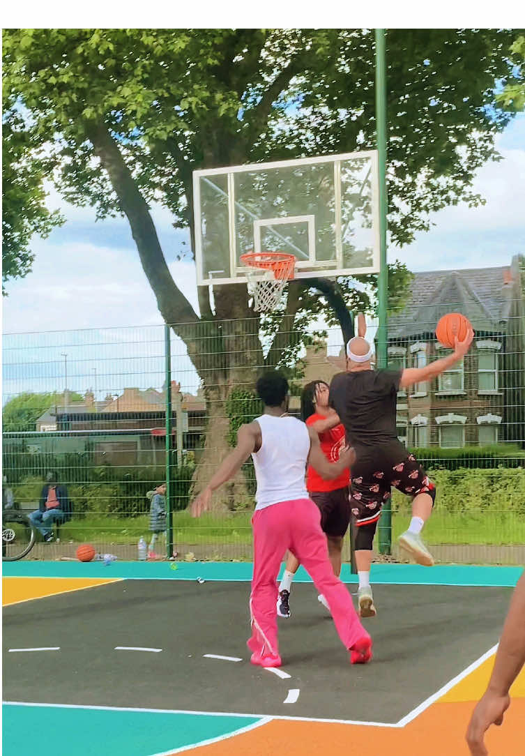 👑 OGs — Tarryn, Laszlo & Dominic — teamed up against the YGs. Experience, strength, and court IQ all on one side… You can already guess who walked away smiling 😏🏀