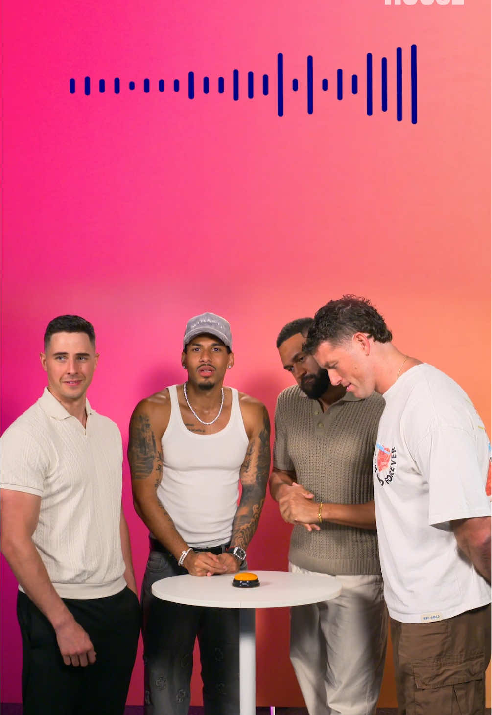 Louis knows 😉 @Freddie Powell @louisrussell @Ollie @CIayton Echard #freddiepowell #louisrussell #olliesutherland #claytonechard #LoveIsland 