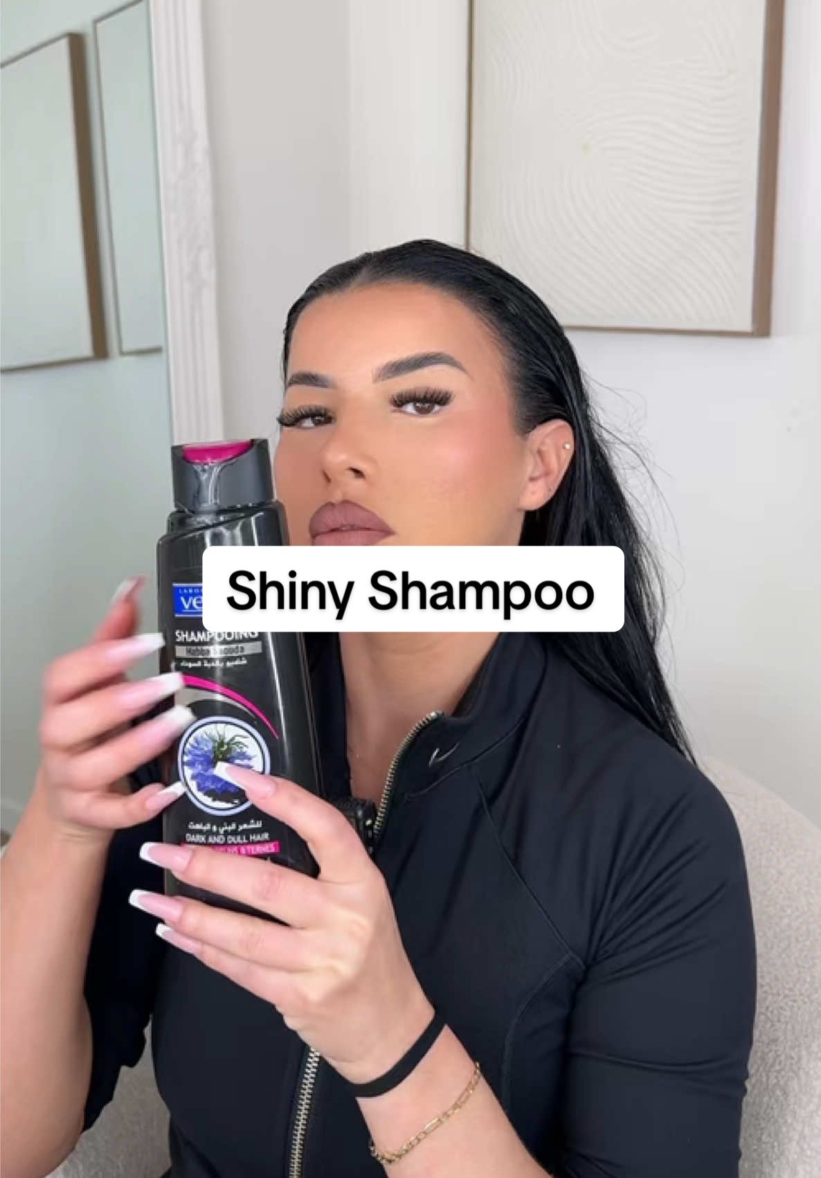 An Algerian 🇩🇿 shampoo that makes hair shine 😳 OMG I can’t believe it @Sofia 🦋  #shiny #shampoo #longhair #crashtest #hairstyle 