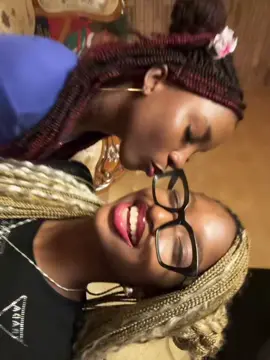 💕💕💕@muna🕸️ #yeat #viral #blonde #braidhairstyles #twobuns #lookatmywrist 