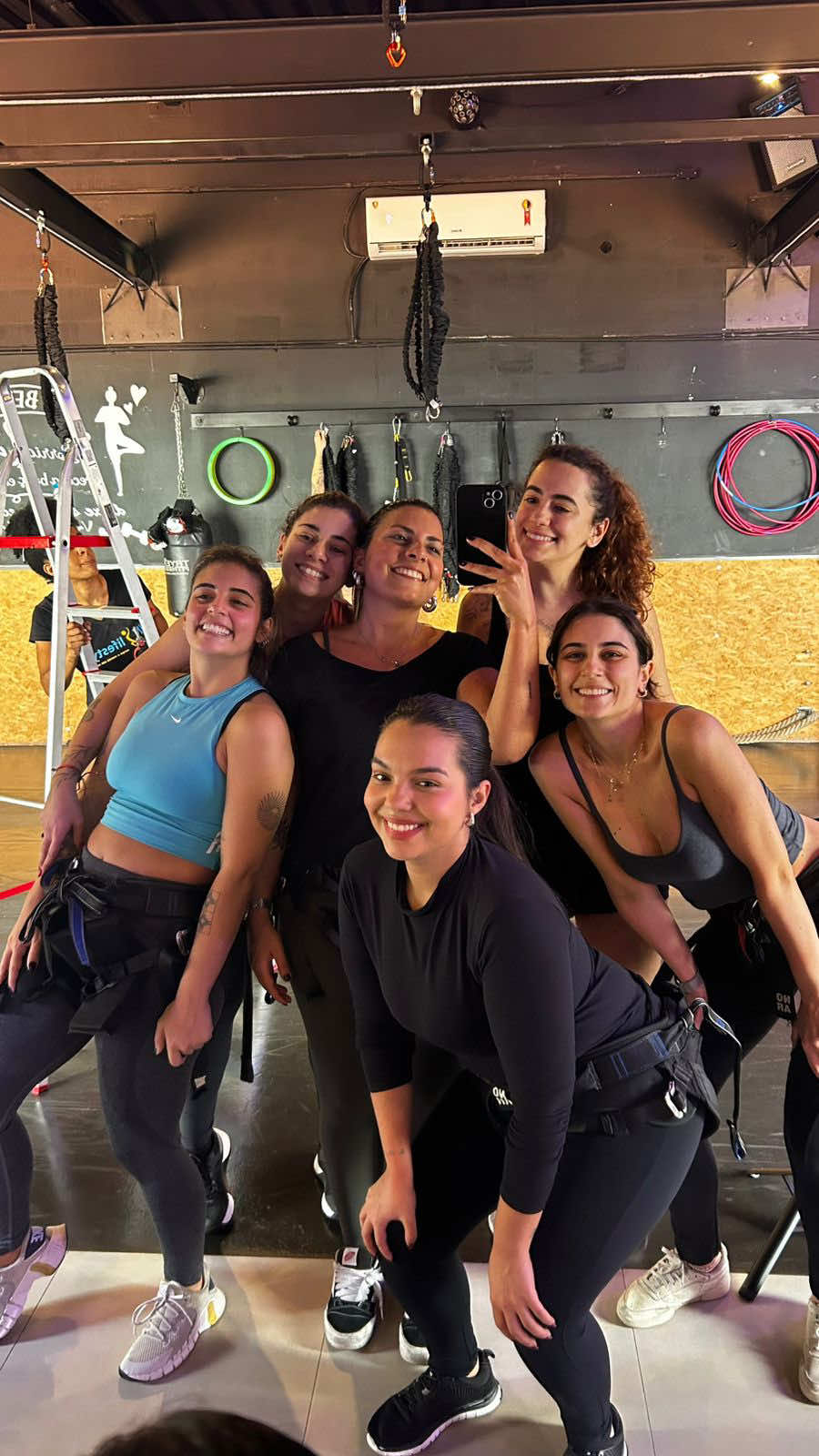 Isso é um sinal para você fazer bungee fit com suas melhores amigas. @jammisuave @Giulia Maria D'Aquin @giulia pradal @Karol Martins @anajuliatrench  #bungeefitness #girls #fyp #bungeeworkout #fy #fit #workout #Fitness