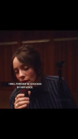 her voice always gives me goosebumps @BILLIE EILISH #billieeilish #singing #vocals #goviral #shocked #live 