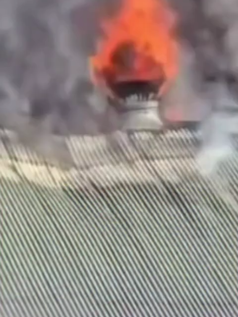 Tigre: se incendiaron dos locales en el Puerto de Frutos Los comerciantes y visitantes tuvieron que ser evacuados para extinguir el fuego que se había propagado desde un local de venta de productos de mimbre y fibrofácil. #tigre #incêndio #puertodefrutos #urgente😱🔴 #zonanorte