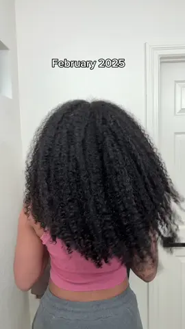 crazy bc I felt like it wasn’t growing 😵‍💫  both pictures freshly washed, T-shirt dried, no product #naturalhair #curly #3c #4a Healthy long hair. Style curly hair. Long hairstyle. Curly hair compliments. How to wash natural hair.  Tips for managing long hair. Actual natural hair. All curly hair types. Curly cut inspo. Curly transition. 