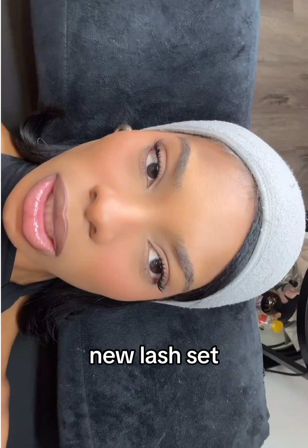 very flirty of me 🤭 new lashes @916COLLECTION  #wetwispylashes #lashes #momdeenx #honorablecnote #transition #wispylashes #cateyes 