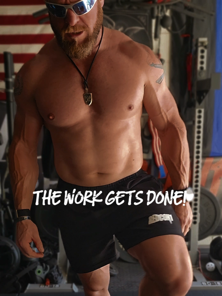 The work gets done... 🇺🇸 Whether you're tired... sore... or just warn out!  🇺🇸 You owe it to yourself to keep pushing! NO MORE EXCUSES!  @REDCON1 ATHLETE  #redcon1 #wintheday #alwaysforward #noexcuses #betheexample #fit #Fitness 