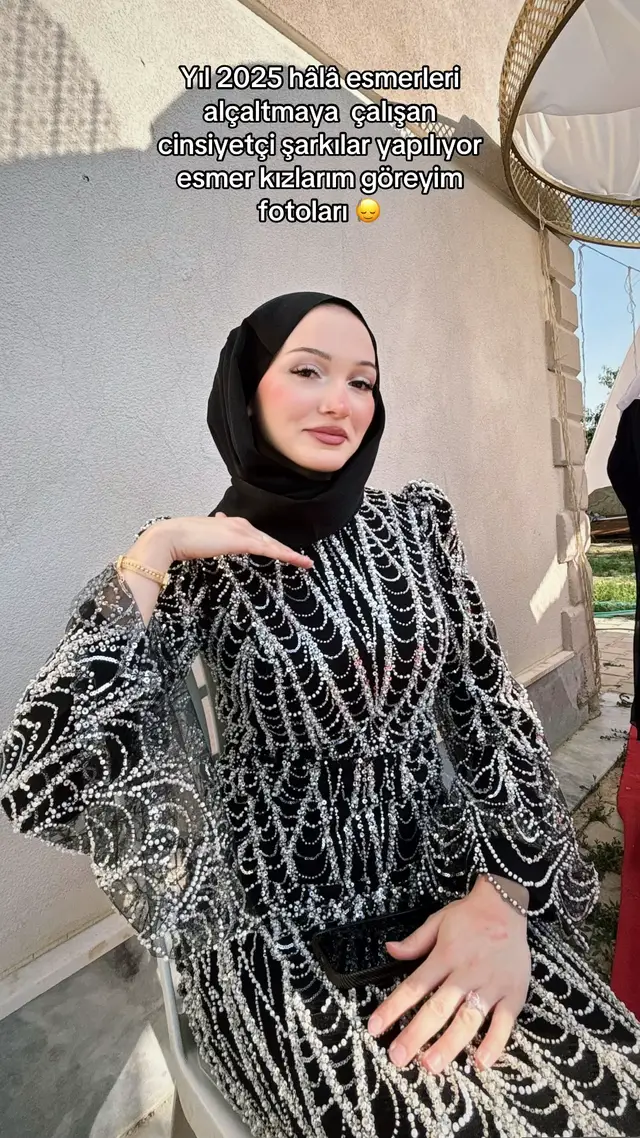 Ay sıktı sarışın bilmem ne şarkıları yetoooo