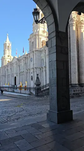 🌋PLAZA DE ARMAS DE AREQUIPA🌋 #plazadearmasdearequipa #agosto #Arequipa #ciudadblanca #caminosdelloncco #losdavalos #parati 