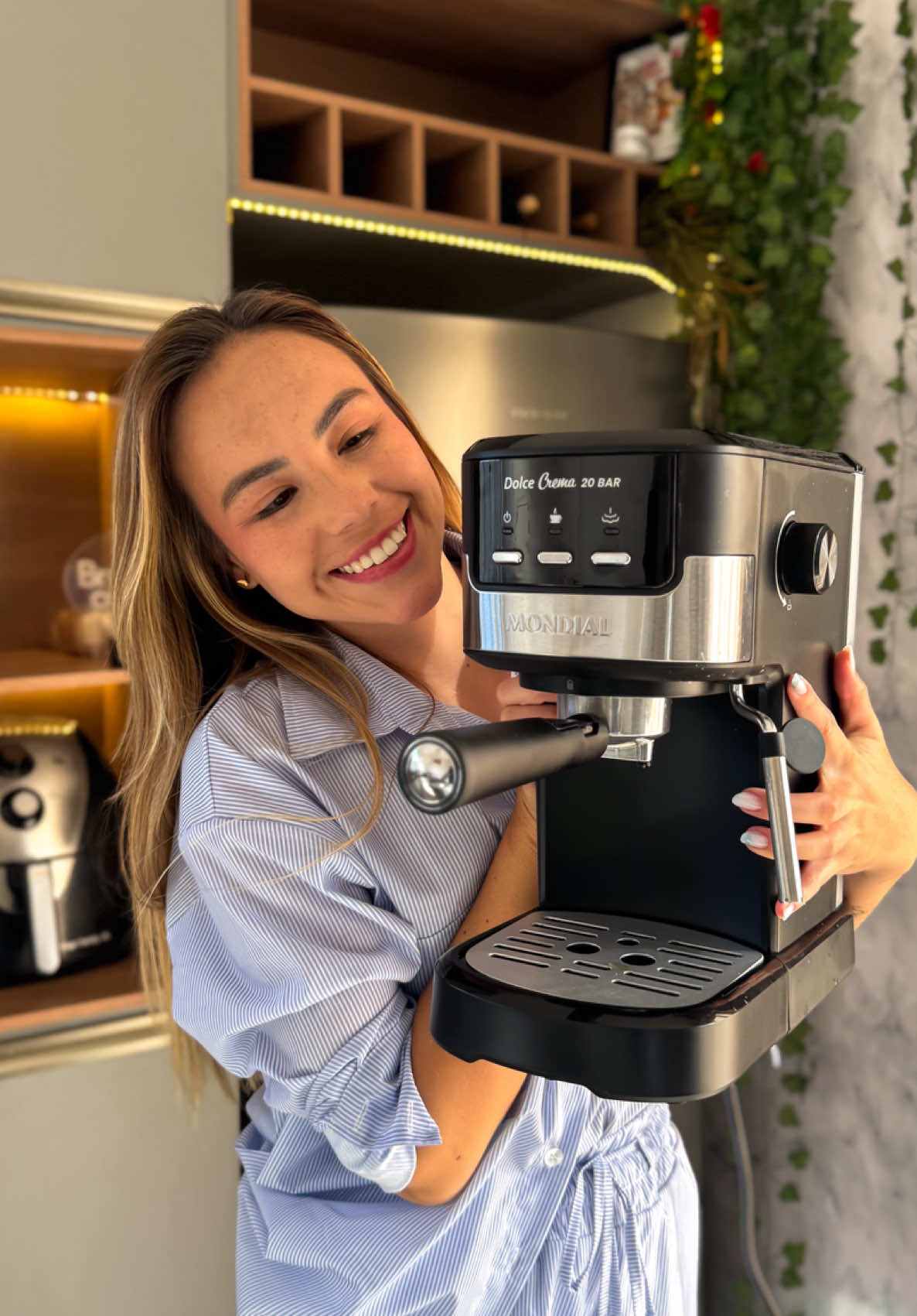 Cafeteira Expresso Dolce Crema ☕️ ID DA CAFETEIRA: 4BS3M2-V5E7 No mercado livre, @Mercado Livre  EU AMEI MUITO!  #MercadoLivre #MeusFavsDoMercadoLivre 