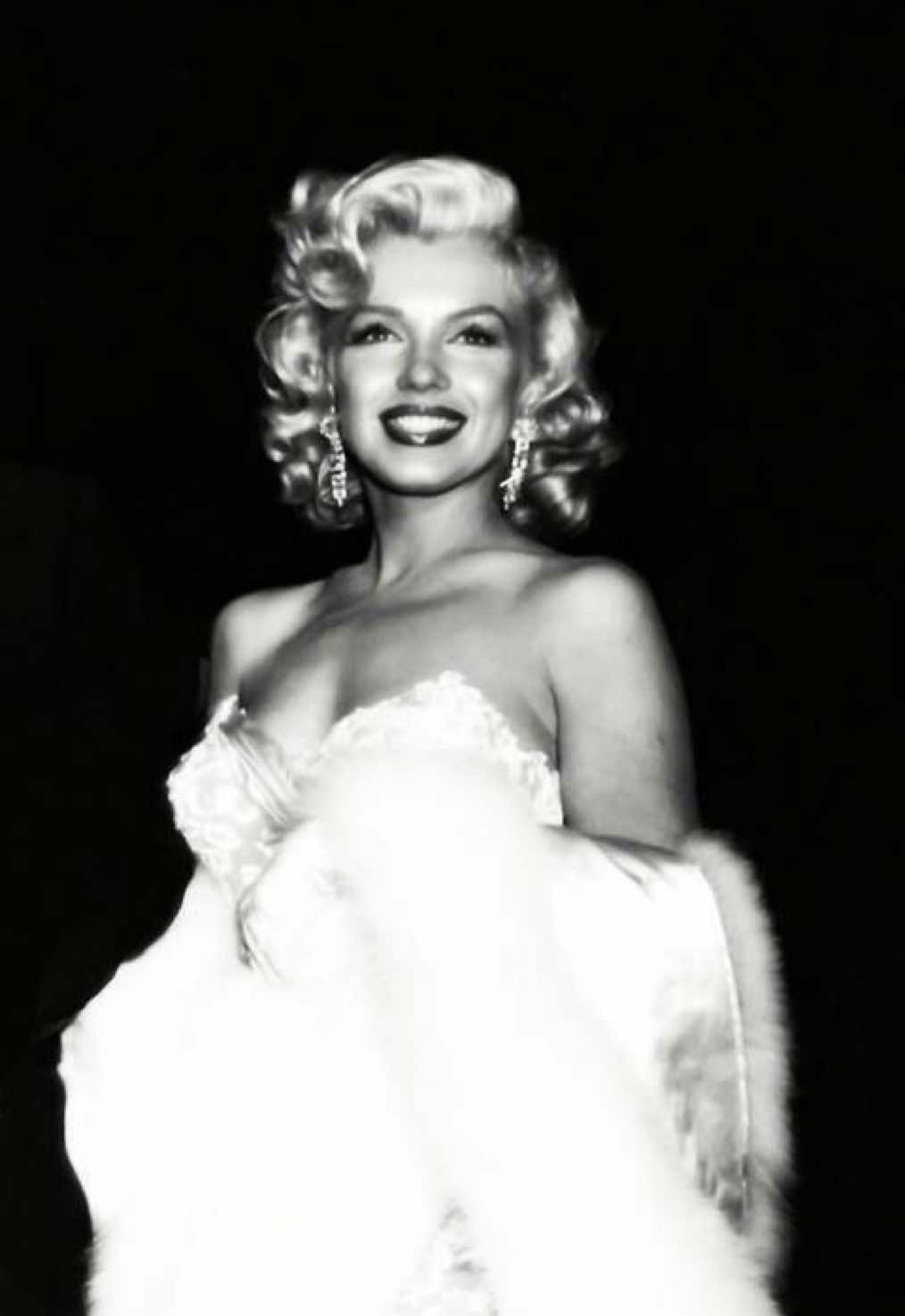 marilyn monroe.  #marilynmonroe #marilynmonroeedit #oldhollywood #foryoupage #50s #blowthisup 