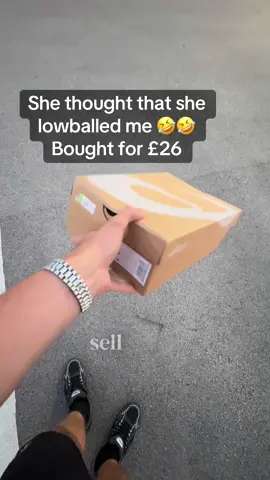 Thought she was gonna close the door and leave 🤣// supplier in bio. #fyp #asics #facebook #meetup #resell #reseller #vinted #reselling #2025 #resellingsneakers #blowthisupforme #shoes #money #blowup? #supplier #royal #mail #Summer 