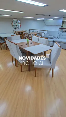 #CapCut  Mesa Extensível com 6 Cadeiras – Elegância e Versatilidade para sua Casa Transforme suas refeições em momentos especiais com nossa mesa extensível, perfeita para reunir família e amigos. Medidas: fechada 1,20m x 80cm / aberta 1,80m x 80cm Tampo: vidro preto elegante, resistente e fácil de limpar Base: madeira laminada de alta qualidade Cadeiras: modelo Lisboa, estofadas em veludo preto, estrutura em madeira maciça, com pegador no encosto e feltro nos pés para proteger o piso Funcionalidade: sistema de abertura prática e segura, ampliando o espaço sempre que precisar 💳 Condições especiais: apenas 12x de R$ 309,00 no cartão.